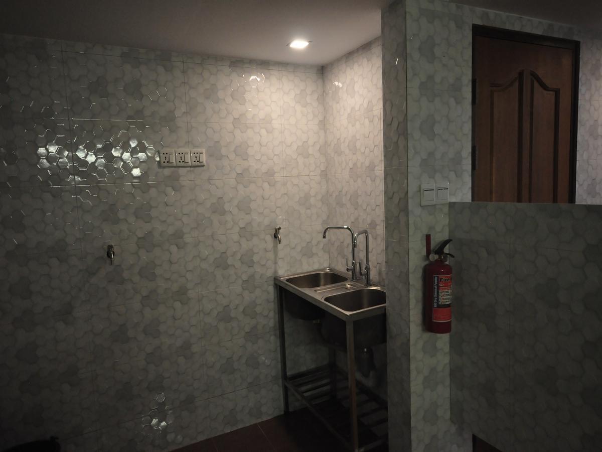 Hostel Latha Yangon Dış mekan fotoğraf