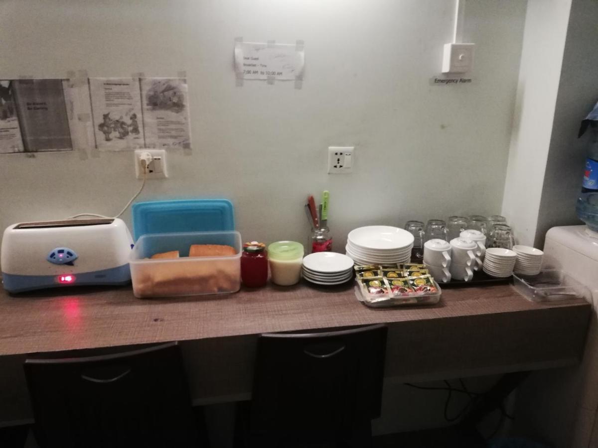 Hostel Latha Yangon Dış mekan fotoğraf